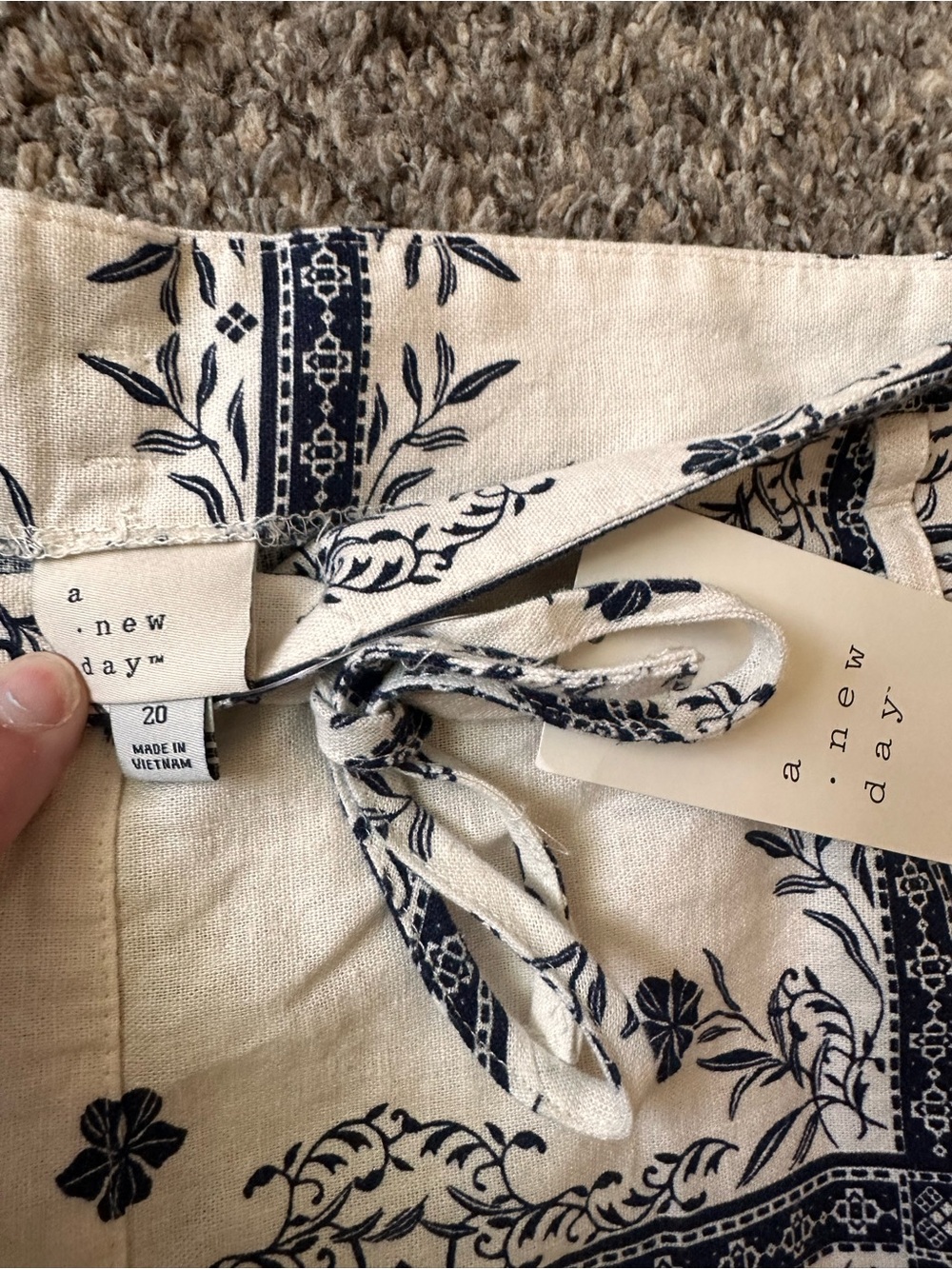 a new day White and Navy Floral Scallop Hem High-Waist Shorts - Picture 3 of 8